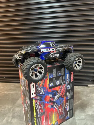 Automodelo Traxxas Revo 3.3 Nova