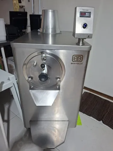 VENDO SORVETERIA COMPLETA, LOJA E FÁBRICA