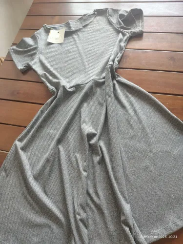 Vestido em malha canelada. 