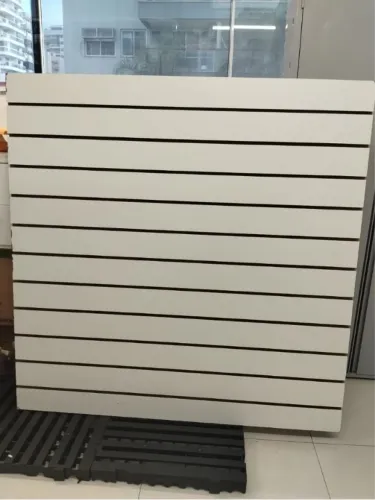 PAINEL CANALETADO MDF 1,20x1,20m +30 GANCHOS DE 20CM - NOVO SEM USO