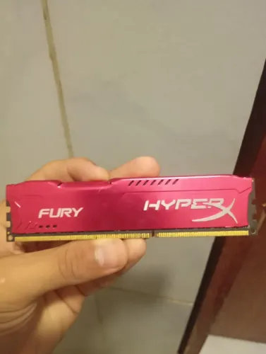 1 pente Memória RAM hyperx 4 gigas