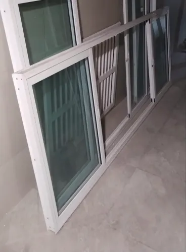 Janela aluminio e vidro com tela - 4 folhas e 2 telas