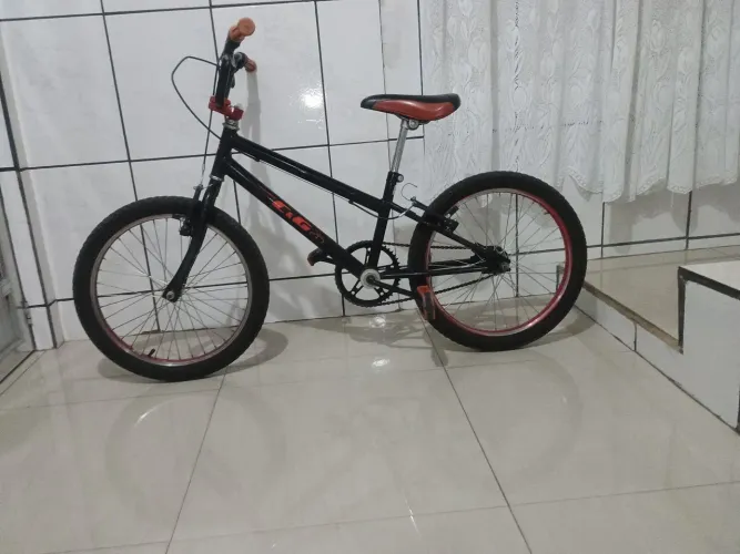 Bicicleta CeG Aro 20 Preta e Vermelha