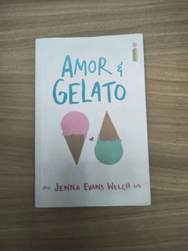 Livro Amor e Gelato (semi-novo)
