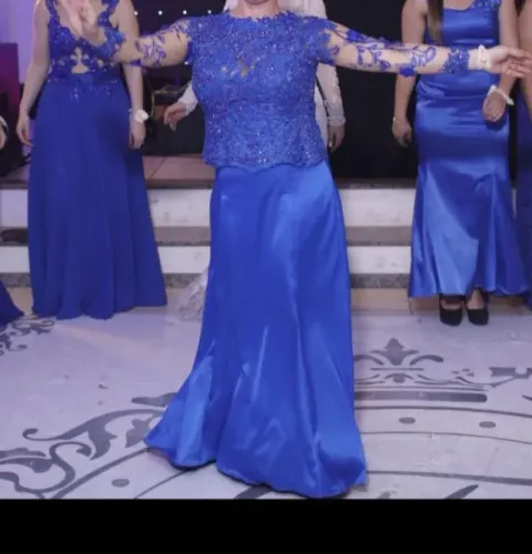 Vestido de festa azul bordado