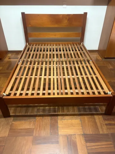Cama de casal em madeira maciça cedro rosa