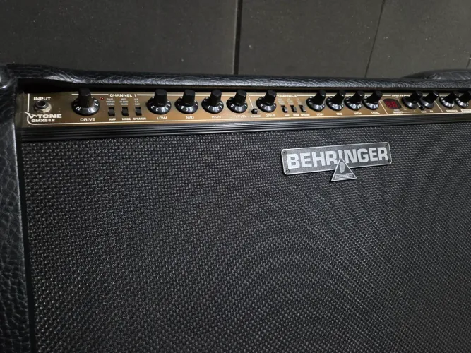 Amplificador Behringer 2x12' Jensen!