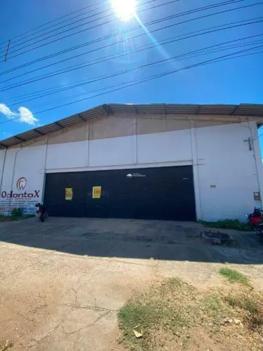 GALPÃO COMERCIAL COM 08 VAGAS DE GARAGEM DESCOBERTA EM TIMON-MA.