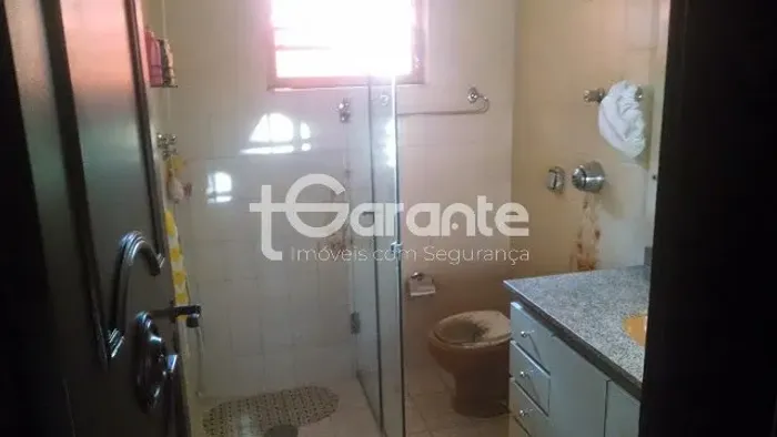Casa para venda com 410m² e 3 vagas em Guarulhos