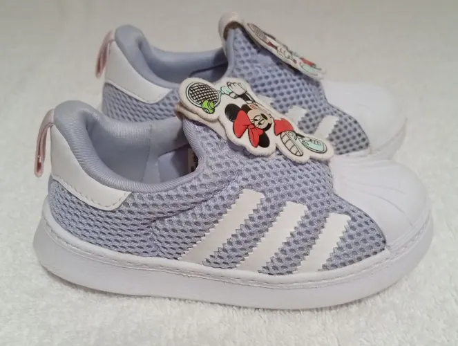 Tênis Adidas 22