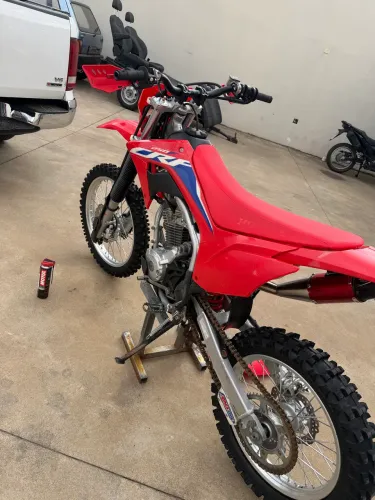 Vendo crf 250 - moto nova - 2 peneus novos