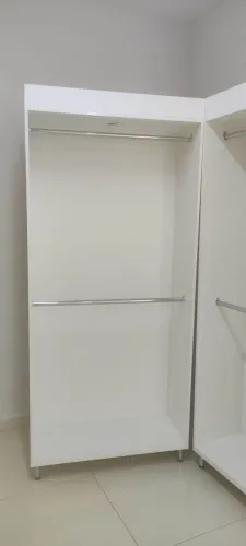 Armário porta cabides para loja