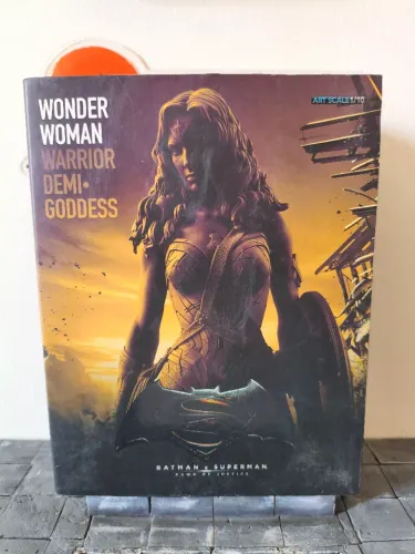 Iron Studios Wonder Woman "Mulher Maravilha" (Batman vs Superman)