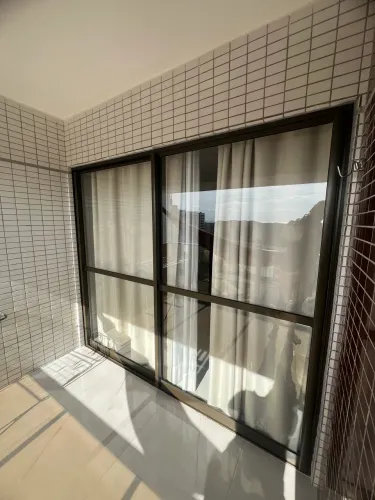 Porta de vidro 02 folhas com esquadria bronze