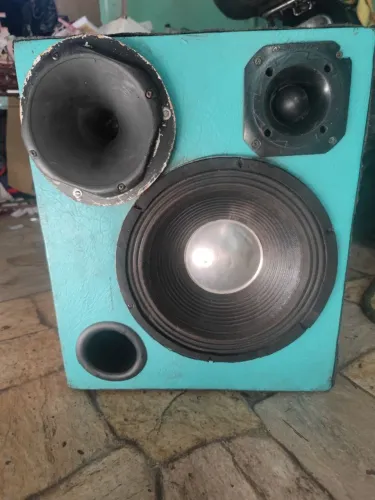 Caixa de som 400 rms