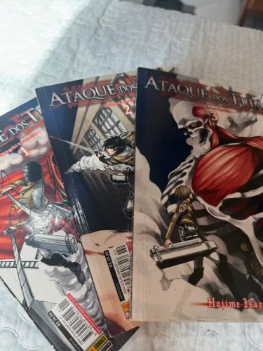 LIVRO ATAQUE DOS TITÃS