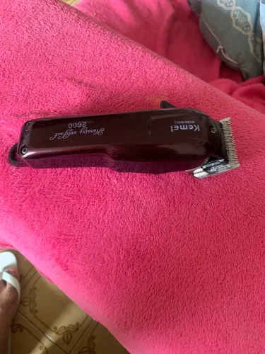 Maquina de cortar cabelo kemei