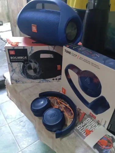 Fone de ouvido JBL original mas caixinha de som JBL similar