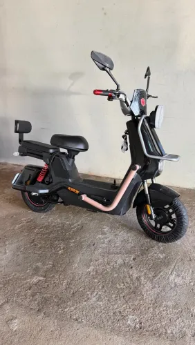 MOTO ELÉTRICA SCOOTER COR PRETA 1000W