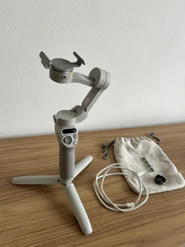 Gimbal Estabilizador para Celular + Tripé (DJI Osmo Mobile SE)