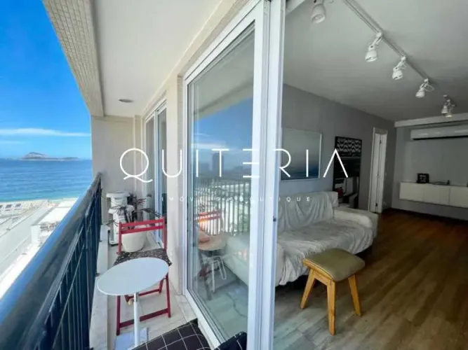 Maravilhoso apartamento finamente reformado localizado em um prédio icônico de Ipanema!