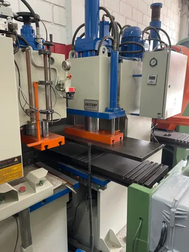 Prensa hidráulica dupla 40 ton Unistamp impecável