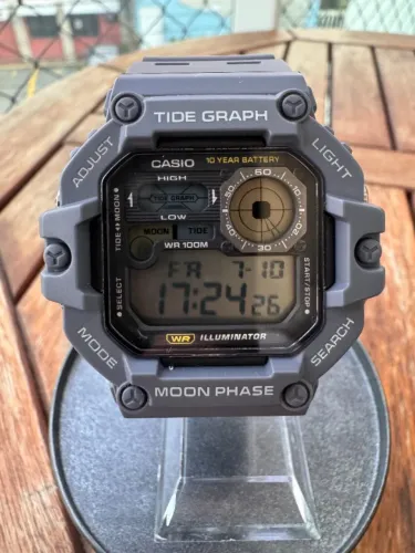 Casio com gráfico de marés e da lua