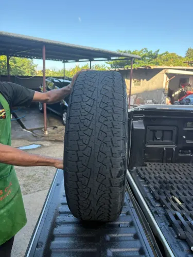 2 Pneus Pirelli Scorpions 255/65 R18 - Ótimos.