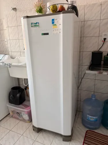 Refrigerador Esmaltec Inverter 245 litros ROC31 PRO.