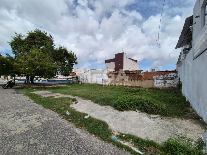Terreno no bairro Vila União em Fortaleza, CE