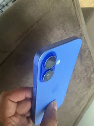 iPhone 16 azul com garantia 