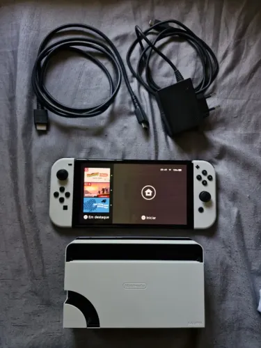 Nintendo Switch OLED (Bloqueado) + Cartão de Memória 256GB