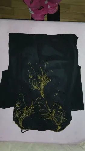 Vestido festa com miçangas douradas