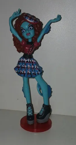 BONECA MONSTER HIGH LORNA MCNESSIE COLADA NA BASE