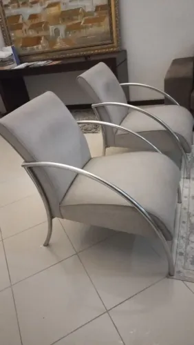 Poltrona de linho encomenda com design moderno em ótimo estado
