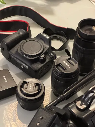 Canon EOS 80D 17k cliques + 2 lentes