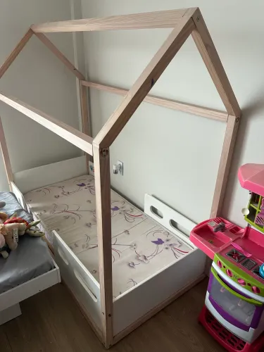 Cama Infantil Montessoriana Casinha com colchão incluso
