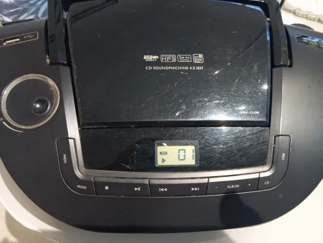Rádio toca CD portátil Philips CD Soundmachine AZ1832