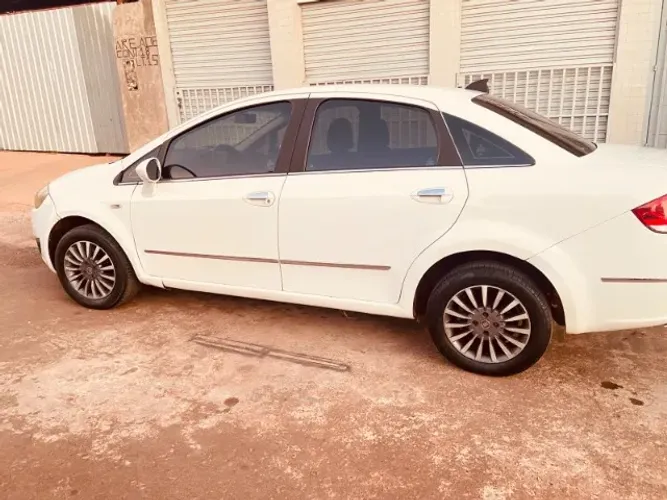 Fiat Linea Essence 1.8 Flex 16V 4P 2015
