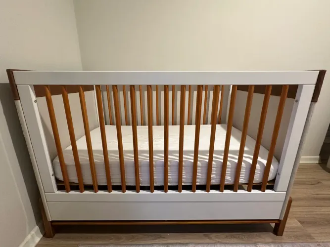 Berço Matic Vira Cama Branco/Off White/Marron - 1 ano de uso