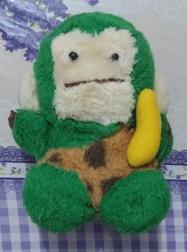 Macaquinho de Pelúcia Banana chitan antigo,
