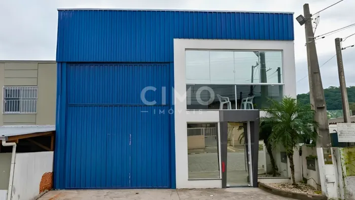 Galpão comercial para locação no Espinheiros em Itajaí - 275 m²