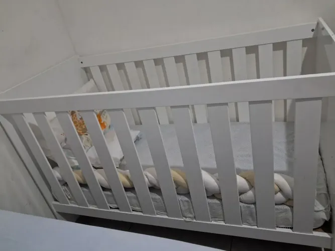 Berço branco americano.