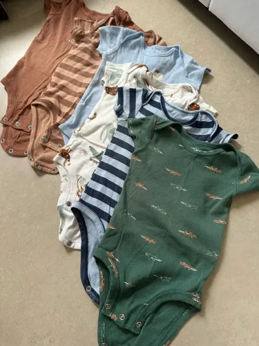 Lote 6 bodys Carters 6M