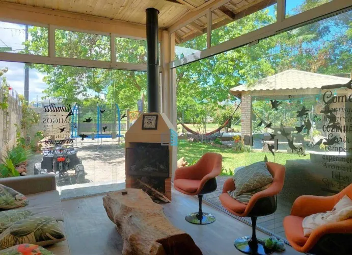 Casa Térrea à Venda com 3 Dormitórios (Suíte) na Praia da Daniela, Florianópolis !!