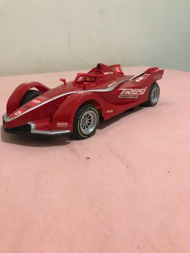 Entendesse brinquedo de carrinho remoto que sai fumaça estado novo
