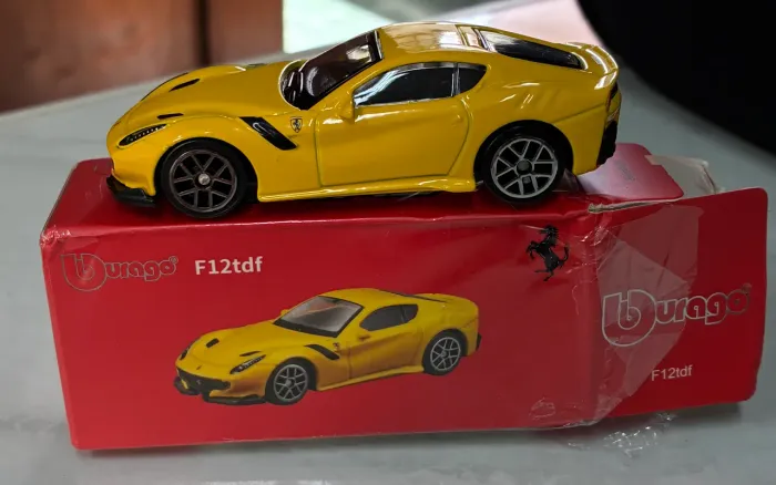 Ferrari F12 TDF Bburago 1:64