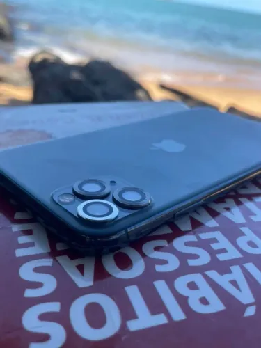 iPhone 11 Pro Max 64gb troco em 12 pro faço negócio 
