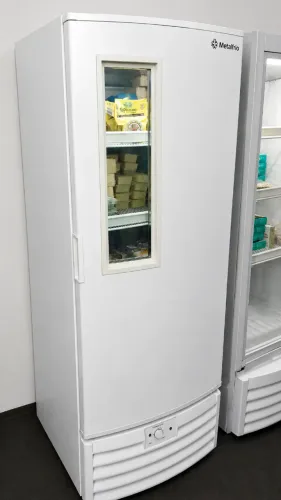 Freezer Vertical Metalfrio 531L - 1 ano uso - com NF
