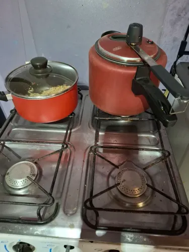 Estou vendendo este fogão quatro bocas funcionando perfeitamente